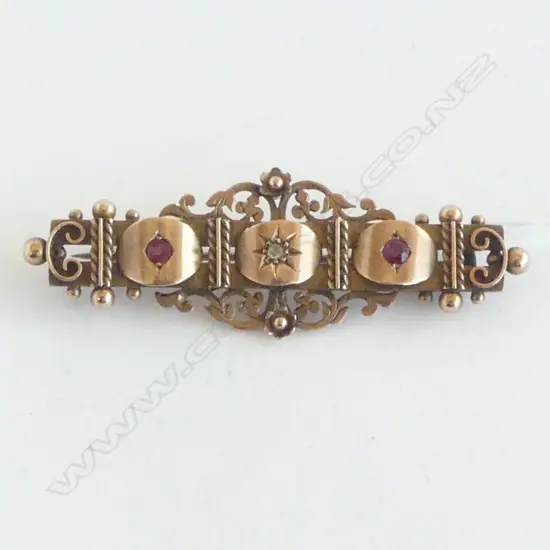 9ct GOLD BAR BROOCH SET w RUBIES & CENTRAL DIAMOND 4.6gm