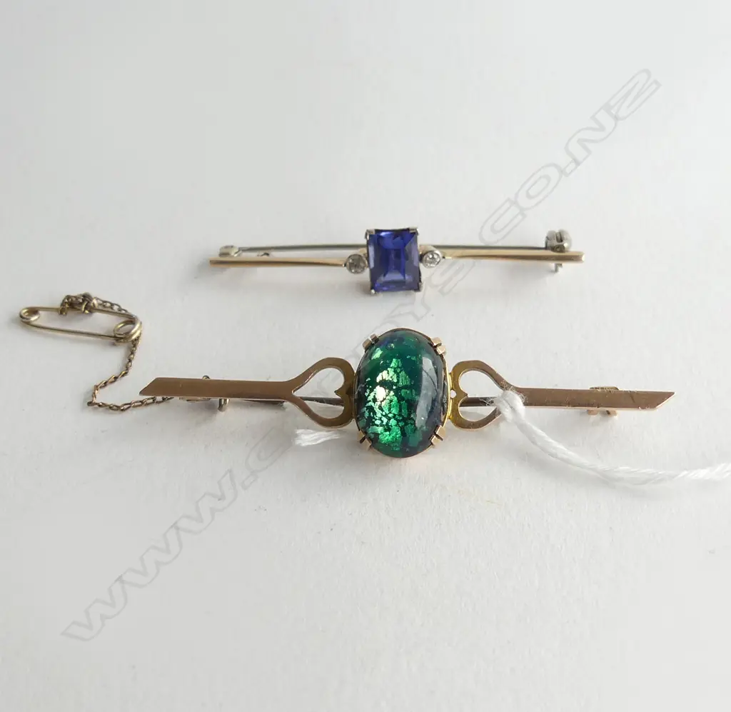 2 BAR BROOCHES, 9CT 5.3gms & 18CT 2.2gms Image 1++