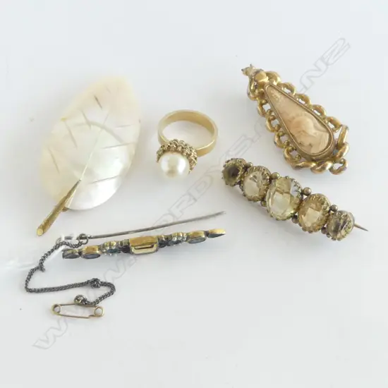 4 COSTUME BROOCHES & PEARL RING