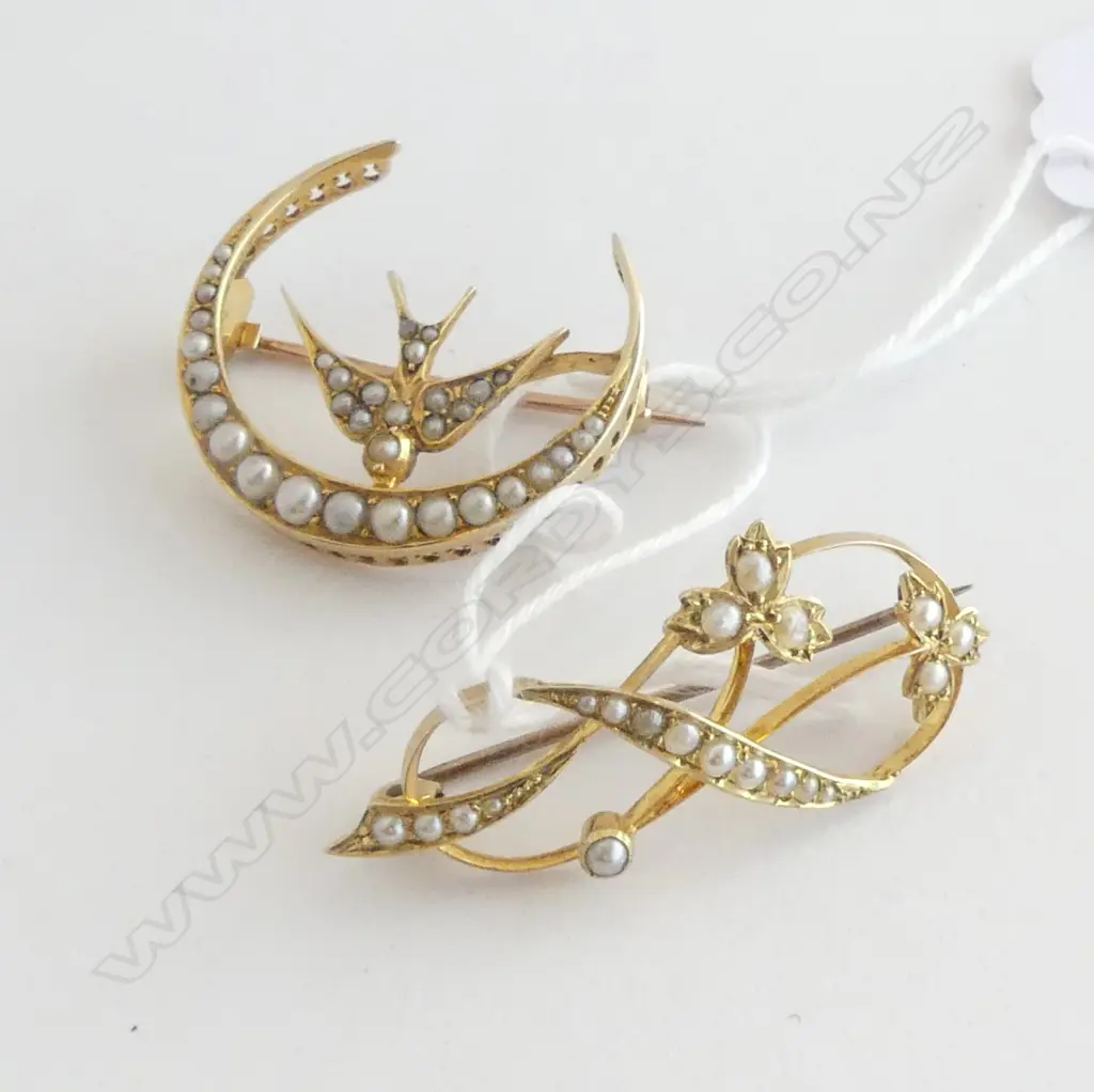 2 15CT SEED PEARL BROOCHES 7.3gms Image 1++