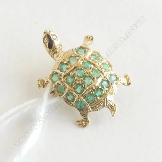 14ct GOLD & EMERALD TURTLE BOOCH L.20mm 2.1 GRAMS
