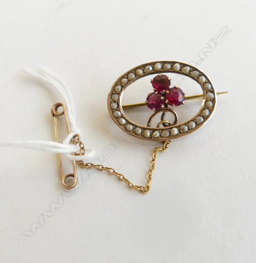 GOLD SEED PEARL & RED STONE BROOCH 2.7gms Image 1++