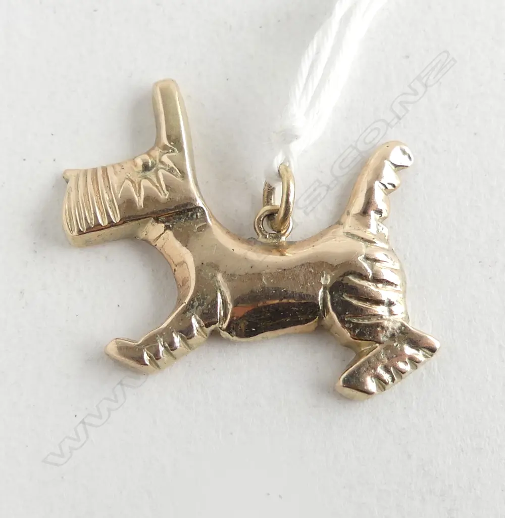 9CT DOG PENDANT W.30mm 7.6gms Image 1++