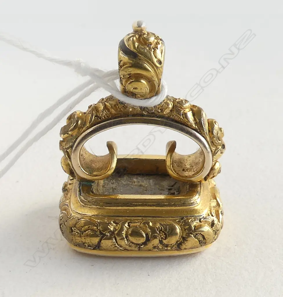 ROLLED GOLD SEAL WITH CLEAR AGATE STONE INSET H.30mm Image 1++