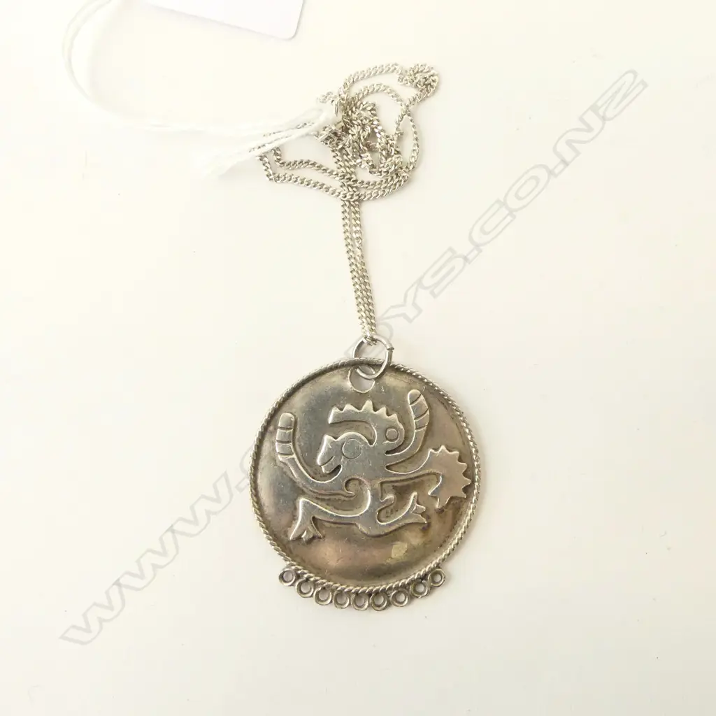 STG SILVER MEXICAN PENDANT & CHAIN Image 1++