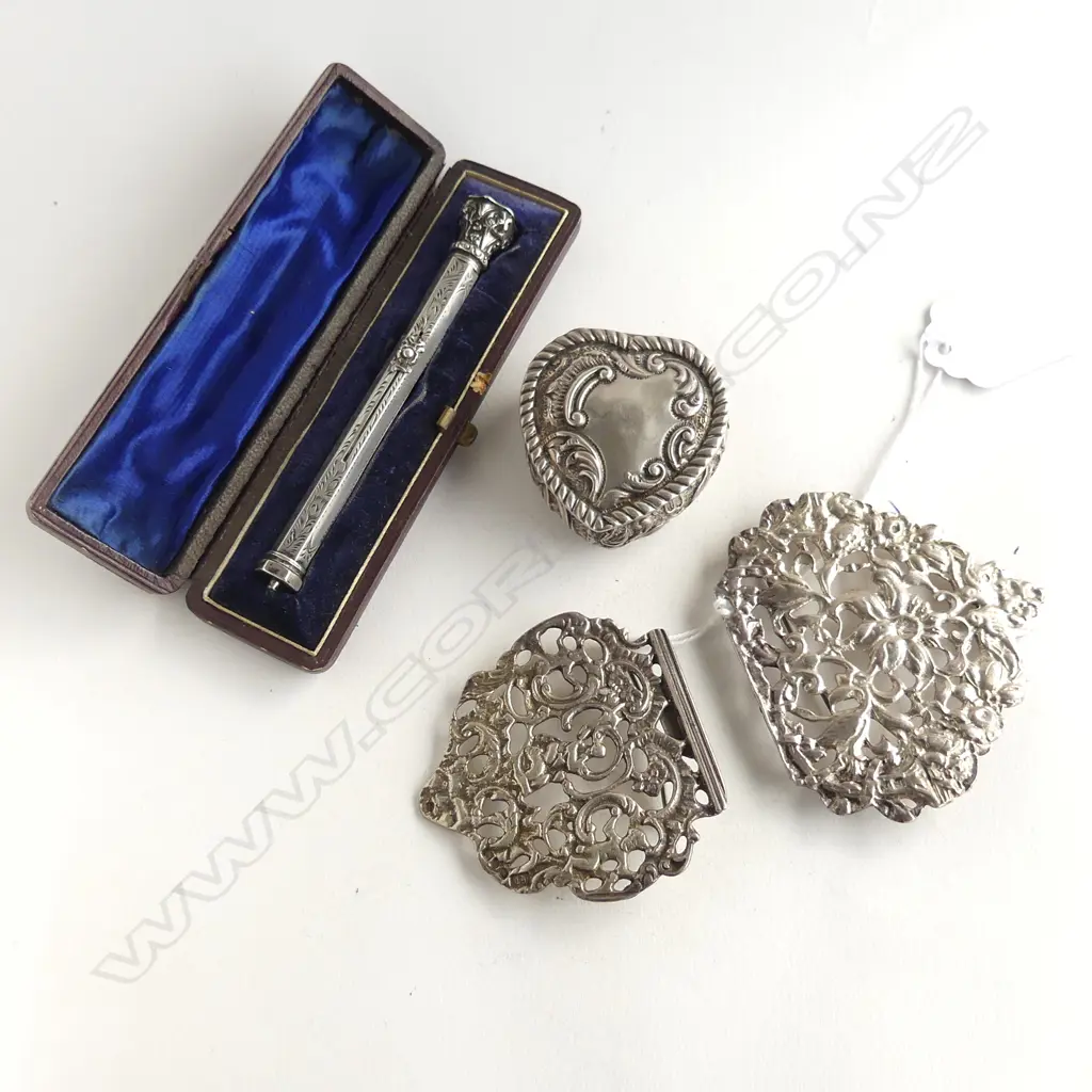 4 PCES STG SILVER; PUSH PEN/PENCIL, 2 BUCKLES AS BROOCHES, HEART SHAPED BOX 95gms Image 1++