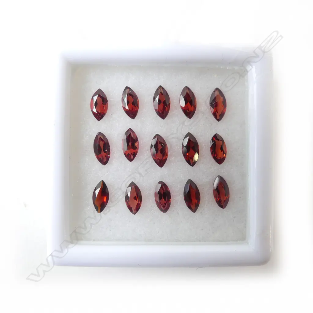 GARNET MARQ. 15 PIECES 6X3 MM = 4.38CTS Image 1++