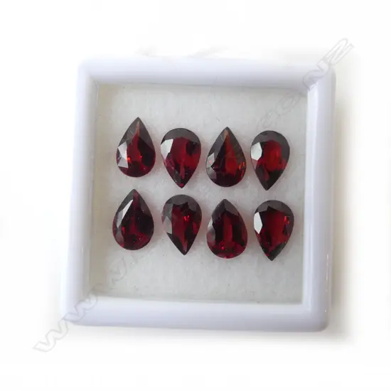 GARNET PEARS 9X6 MM 8 PIECES = 11.52CTS