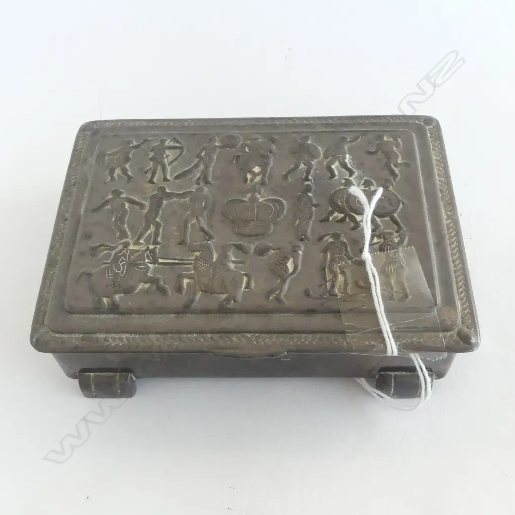 METAL JEWELLERY BOX w VARIOUS COSTUME JEWELLERY Image 1++