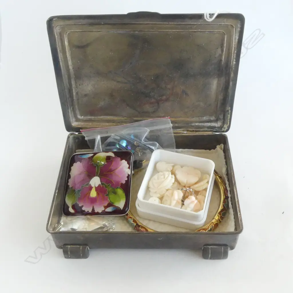 METAL JEWELLERY BOX w VARIOUS COSTUME JEWELLERY Image 1++