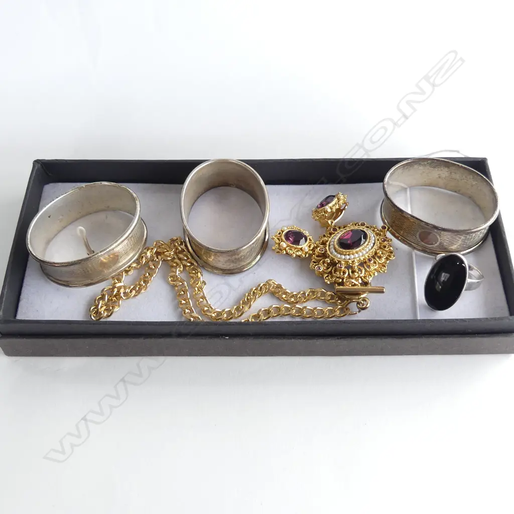 3 STG NAPKIN RINGS 23gms, 925 & ONYX RING, COSTUME GP PENDANT NECKLACE & EARRINGS SET Image 1++