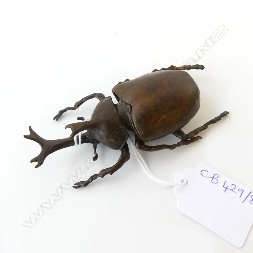 BRONZED METAL RHINOCEROS BEETLE, SIGNED TO BASE L.95mm Image 1++