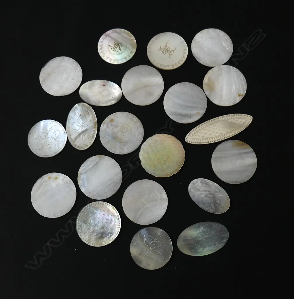 21 ANTIQUE MOTHER OF PEARL ENGRAVED GAMING TOKENS 16 ROUND & 5 OVAL, L.30MM-48MM Image 1++