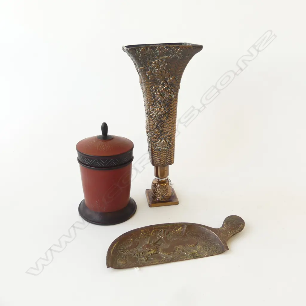 JAPANESE VINTAGE CAST METAL CANDLESTICK H235MM CRUMB TRAY L180 & LAQUER LIDDED BOX L130MM Image 1++