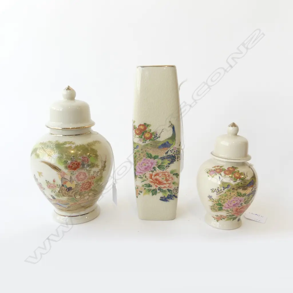 2 LIDDED SATSUMA JARS 200MM TALLEST & SATSUMA VASE H240MM Image 1++
