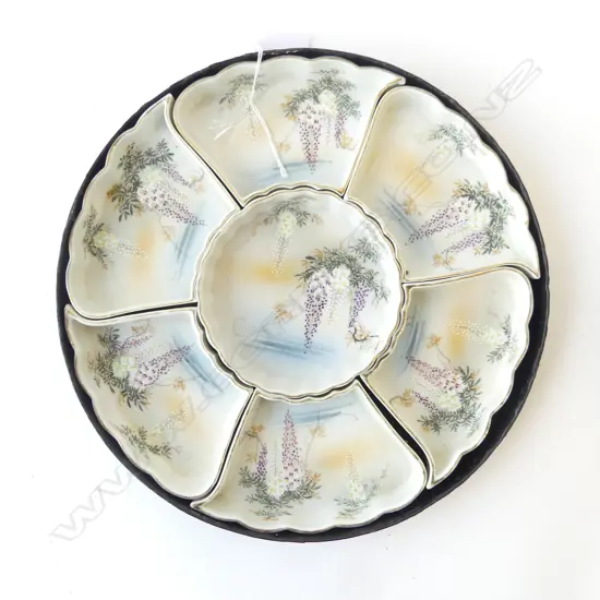 ANTIQUE JAPANESE HAND PAINTED PORCELAIN SASHIMI SET IN LACQUER BOX ARTIST SIGNED, D310MM