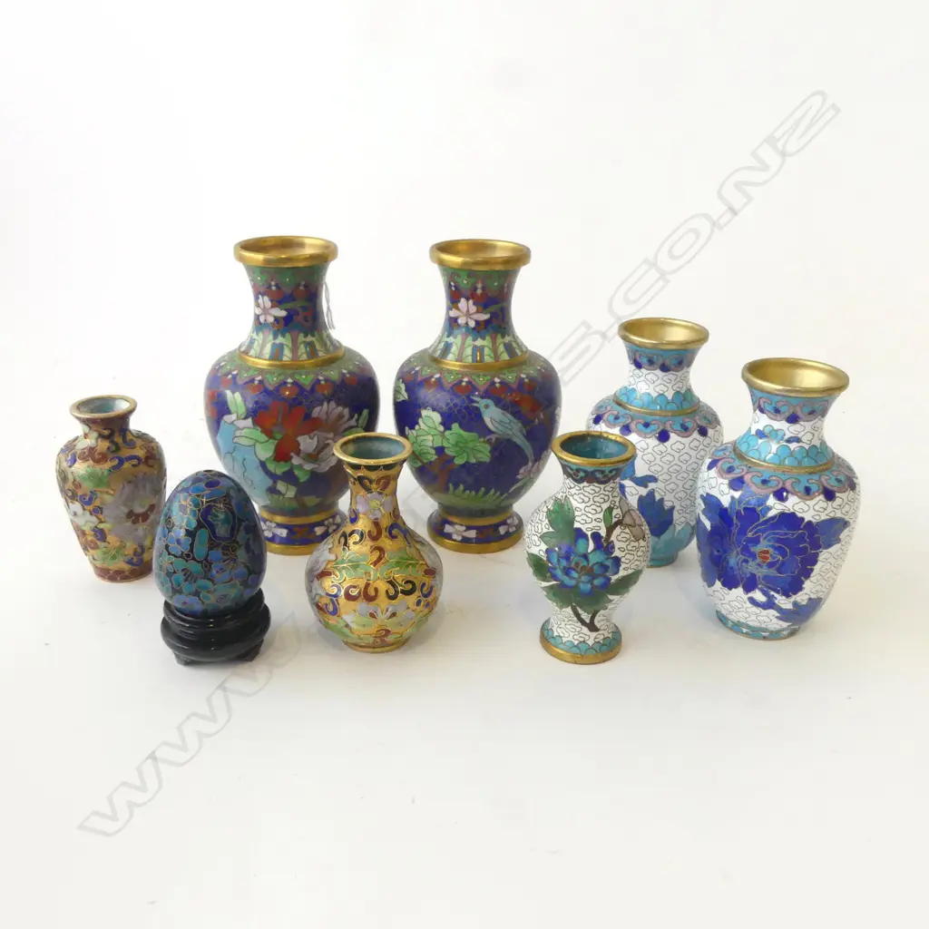 8 PCES CLOISONNE H.130mm (7 VASES + EGG ON STAND) Image 1++