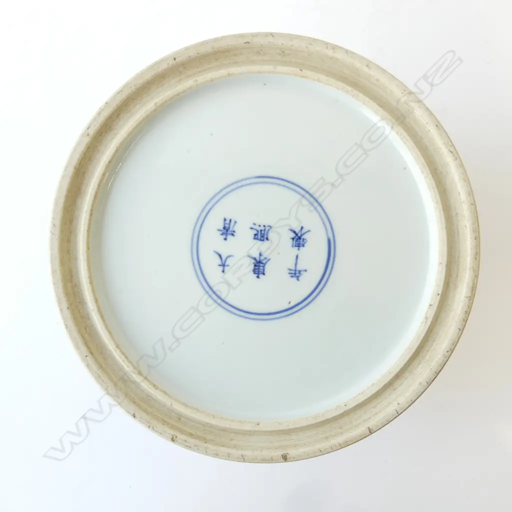 CHINESE BLUE & WHITE LGE BRUSH POT encircling court scene. Dia.195mm. H.170mm Image 1++