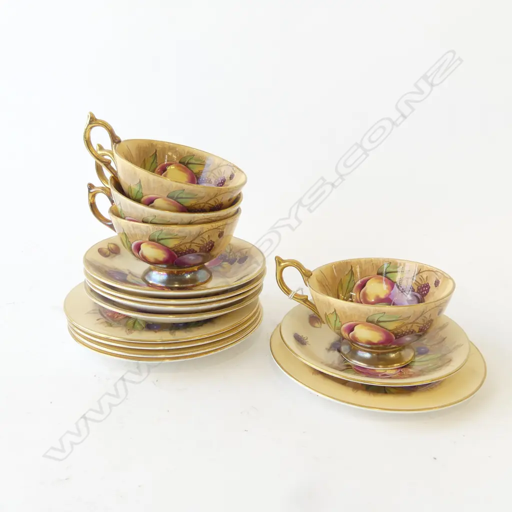 14 PCES AYNSLEY ORCHARD GOLD; 5 SIDE PLATES, 5 SAUCERS, 4 TEA CUPS Image 1++