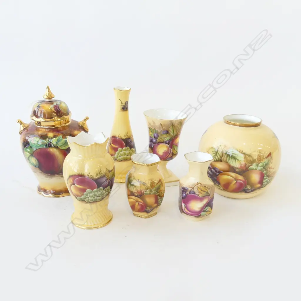 6 AYNSLEY ORCHARD GOLD VASES H.155mm + LIDDED URN 'EVESHAM' BY LIME HOUSE STUDIO H.160mm Image 1++