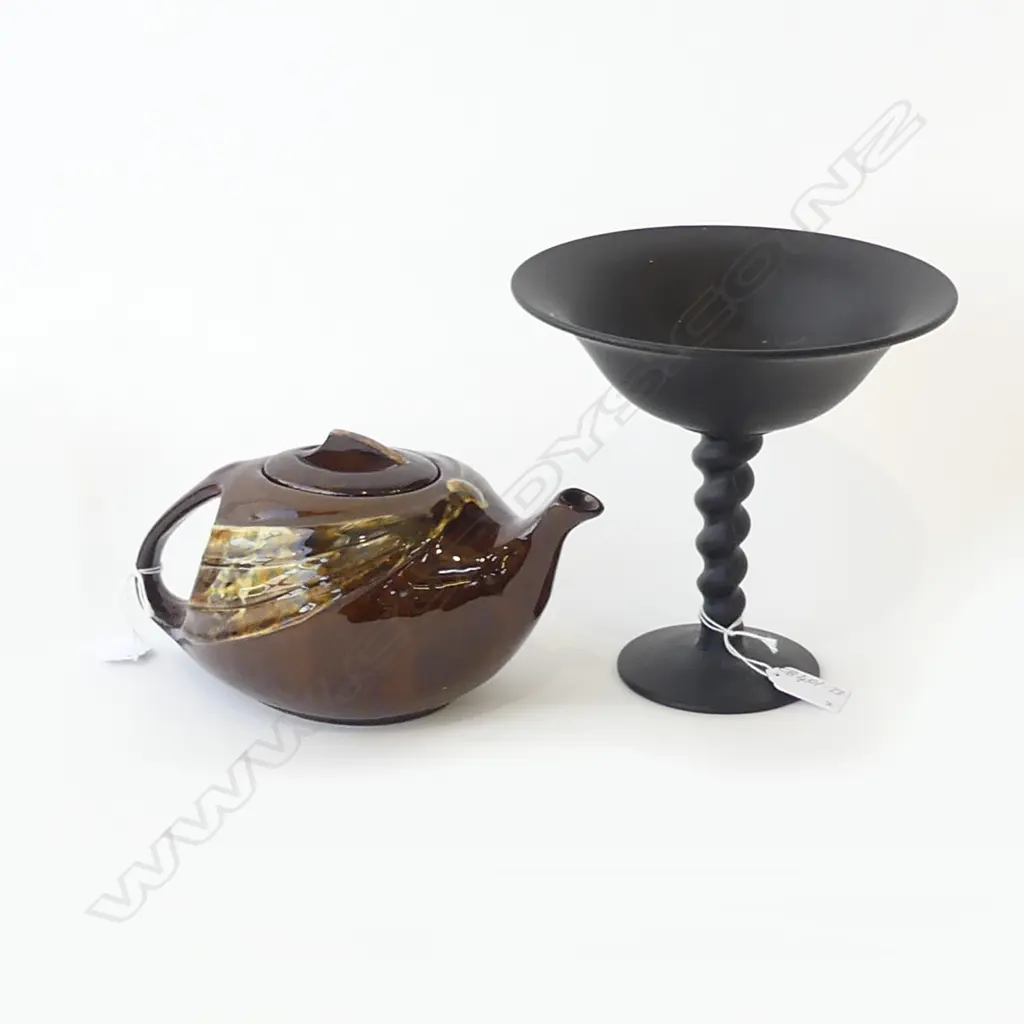 DECO ENGLISH SADLER TEAPOT L.210mm & SATIN GLASS BLACK COMPORT H. 890mm Image 1++