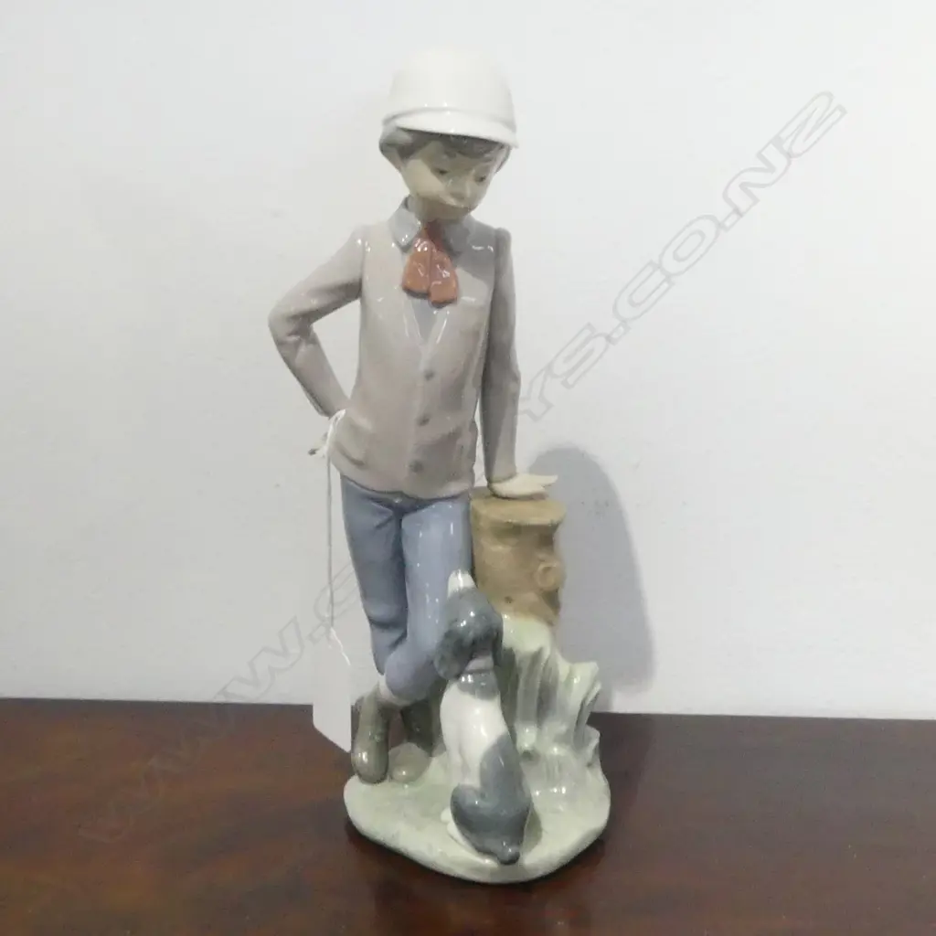 NAO FIGURINE, BOY w. DOG H.225mm Image 1++