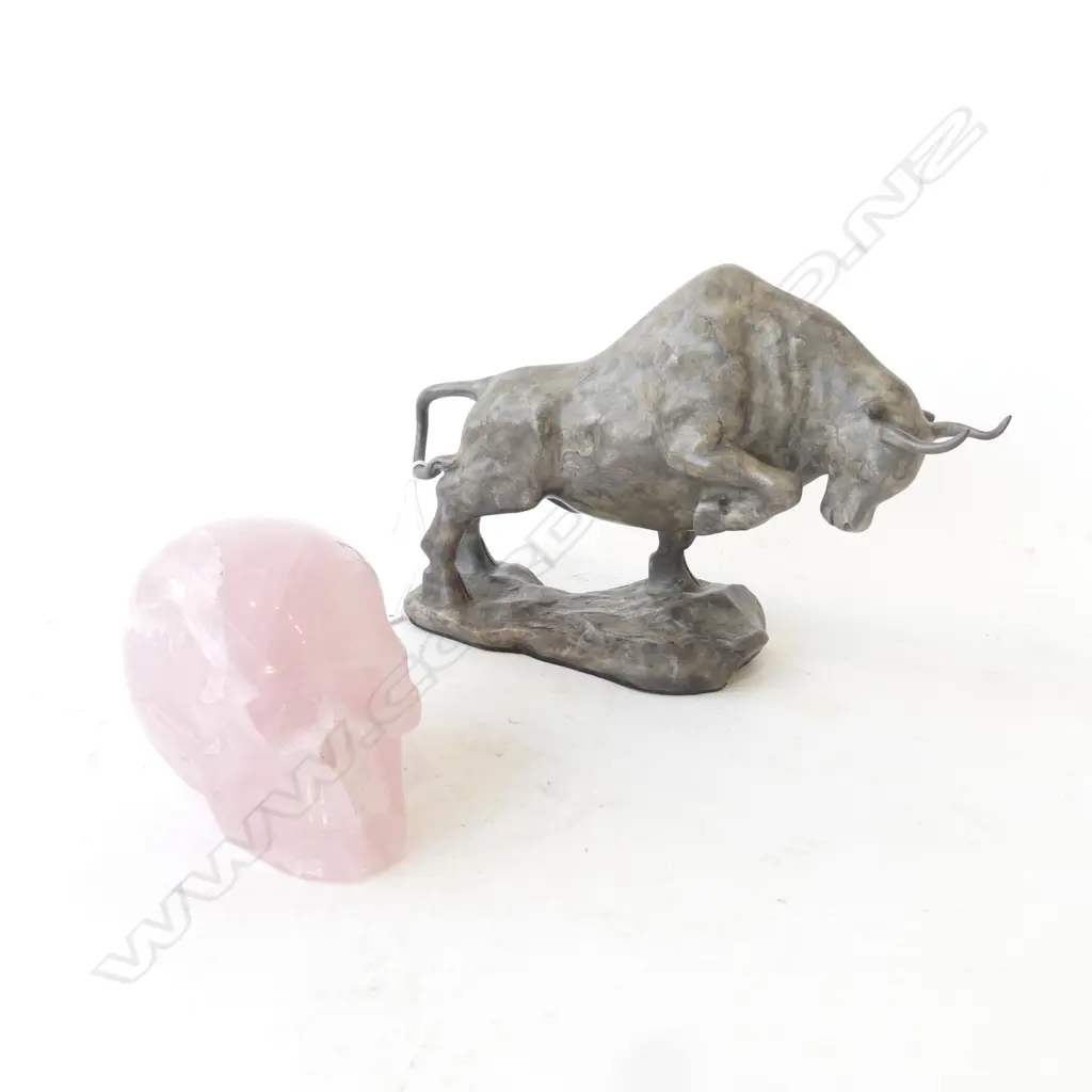 METAL BULL L.240mm + PINK QUARTZ SKULL H.85mm Image 1++