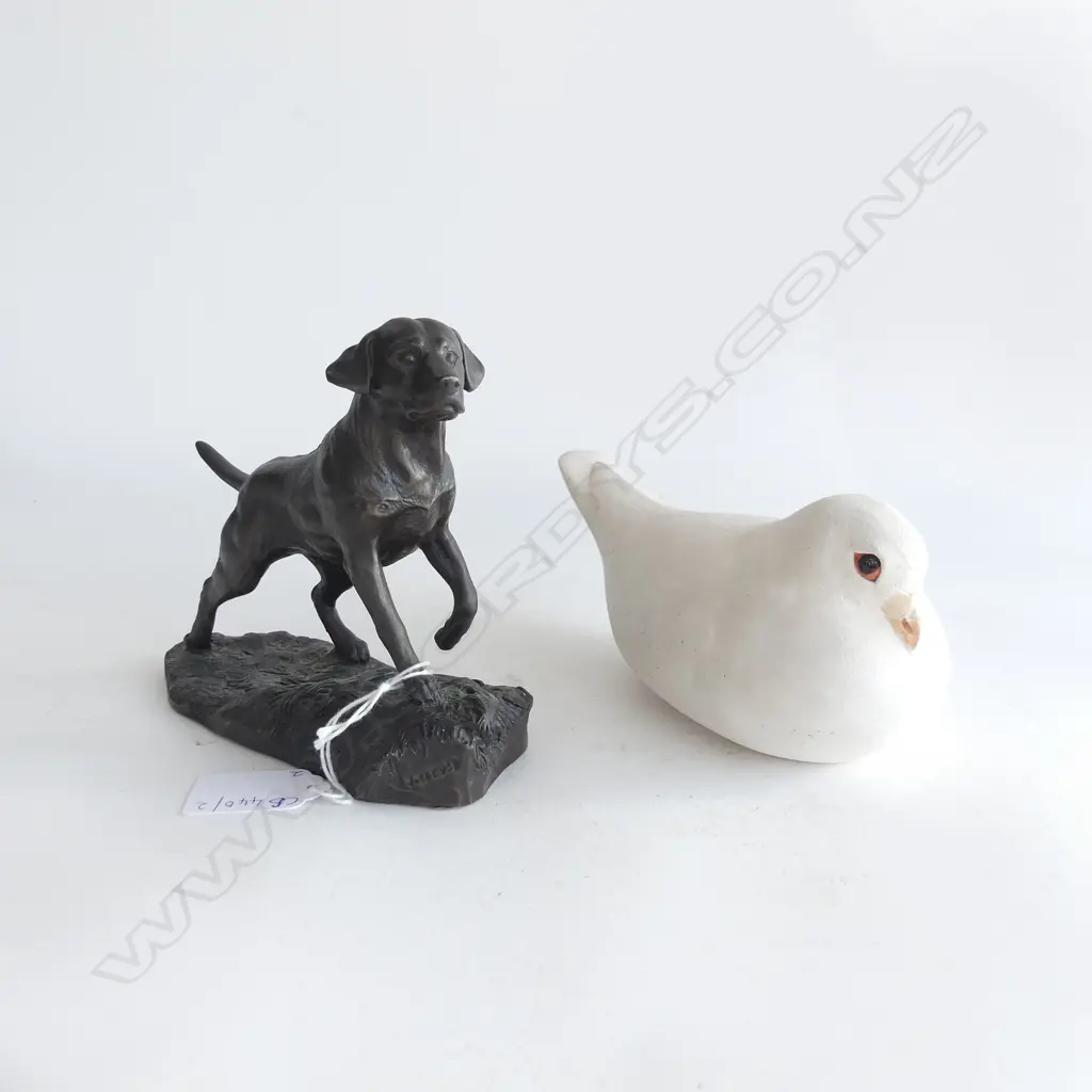 BRONZED RESIN LABRADOR H.120mm, CERAMIC DOVE L.195mm Image 1++