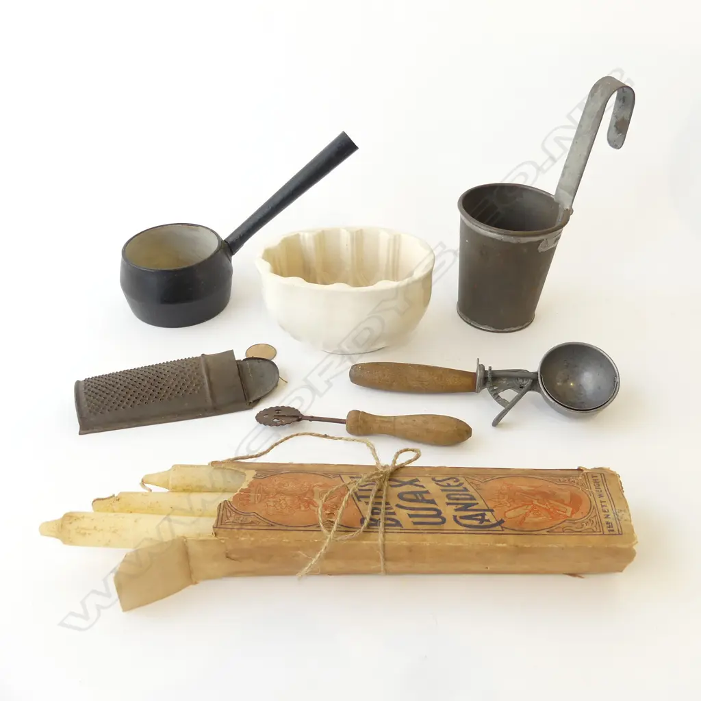 ANTIQUE KITCHENALIA INCL. 7 ITEMS JELLY MOULD, CAST IRON POT, NUTMEG GRATER, ICE CREAM SCOOP, CANDLES ETC Image 1++