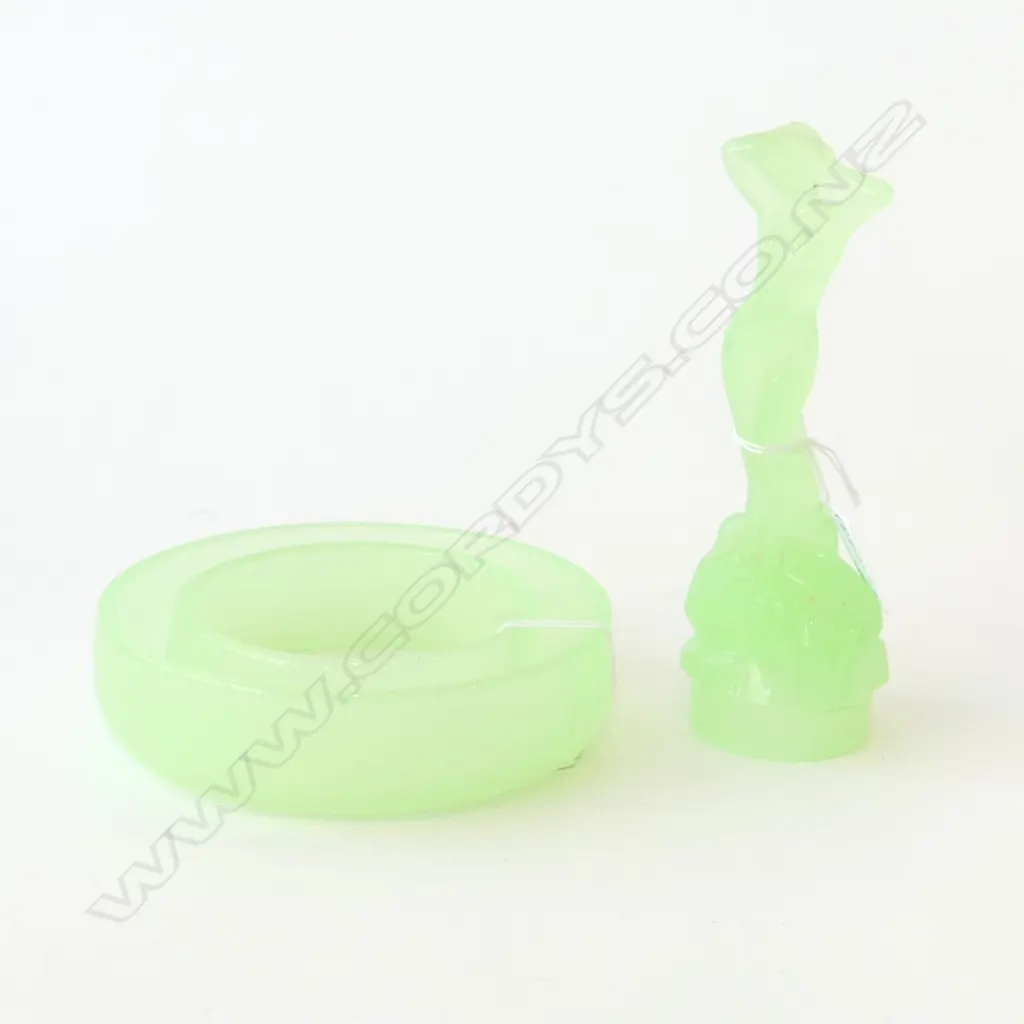 OPAQUE GEEN DEPRESSIO0N GLASS NUDE FEMALE CENTREPIECE, H. 170mm WITH MATCHING FLOATING RING Dia 140mm Image 1++