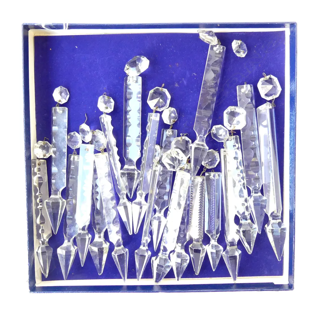 TWENTY ANTIQUE CRYSTAL LUSTRES FOR HANGING. L.210MM (LONGEST) Image 1++