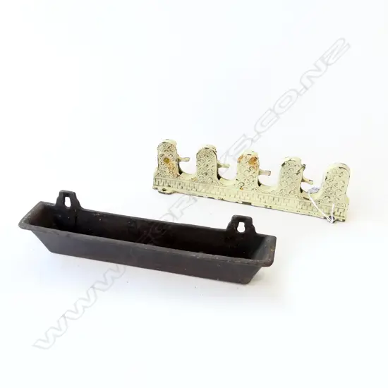 VICTORIAN CAST IRON MECHANICAL WALL MOUNTED POOL SNOOKER CUE HOLDER WITH ORIGINAL BASE TRAY – PUNTS PATENT WITH REDG. NO