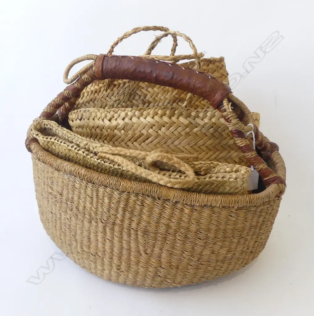 WOVEN BASKET + 3 KETE Image 1++