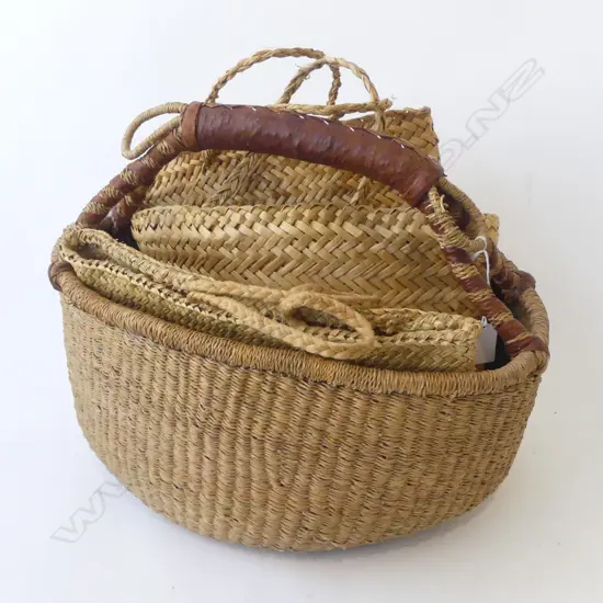 WOVEN BASKET + 3 KETE