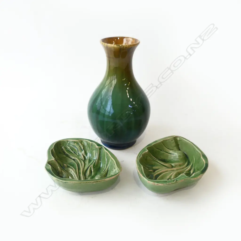 ORIENTAL GREEN GLAZED VASE H.185mm + PR DISHES Image 1++