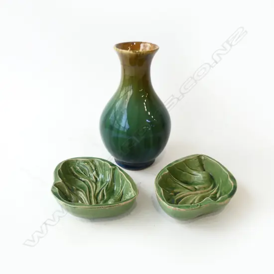 ORIENTAL GREEN GLAZED VASE H.185mm + PR DISHES