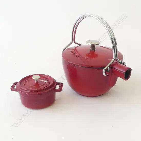STAUB LA THEIERE RED ENAMELLED CAST IRON TEA KETTLE + MINI CASSEROLE 100mm dia