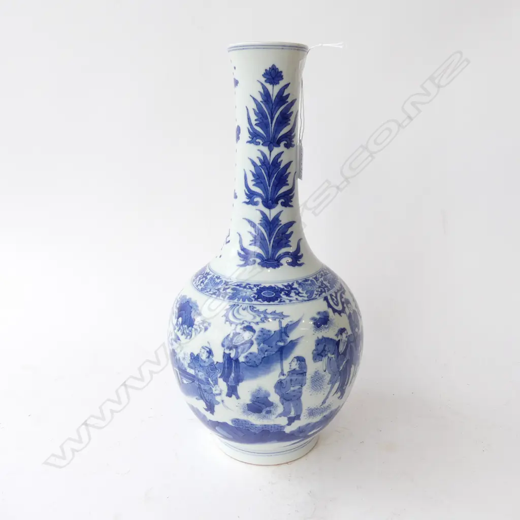 CHINESE B/W VASE H.390mm Image 1++