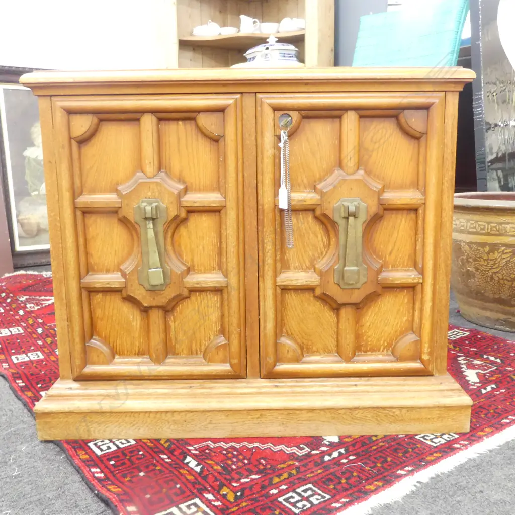 LOCKABLE WOODEN CABINET 745x395x610mm Image 1++