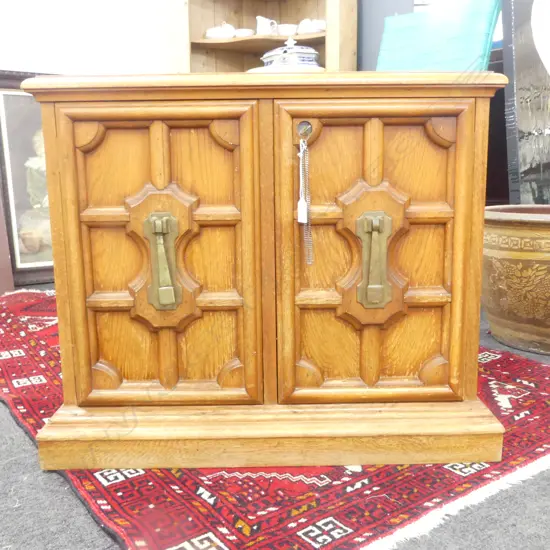 LOCKABLE WOODEN CABINET 745x395x610mm