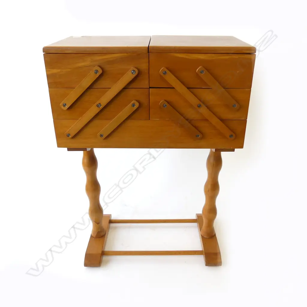 CONCERTINA SEWING BOX 410x215x565mm Image 1++