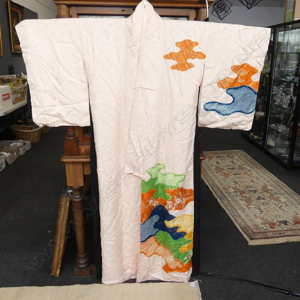 VINTAGE FULL LENGTH JAPANESE SILK KIMONO - PEACH w COLOURFUL EMBROIDERED BASE - FULLY LINED Image 1++