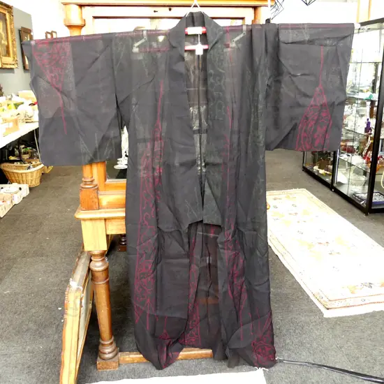 VINTAGE FULL LENGTH JAPANESE SILK KIMONO - BLACK w RED & GREEN - UNLINED