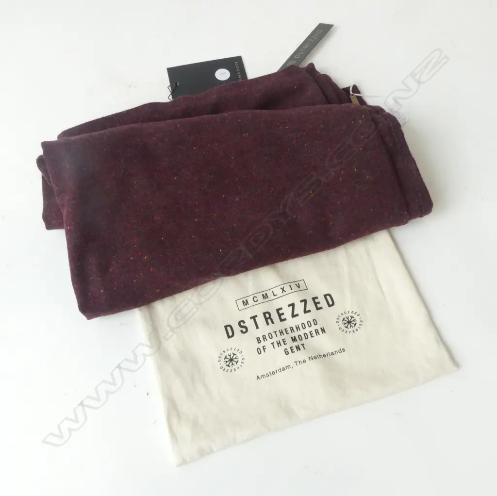 MANAHAN SCARF - AS NEW w. TAGS Image 1++