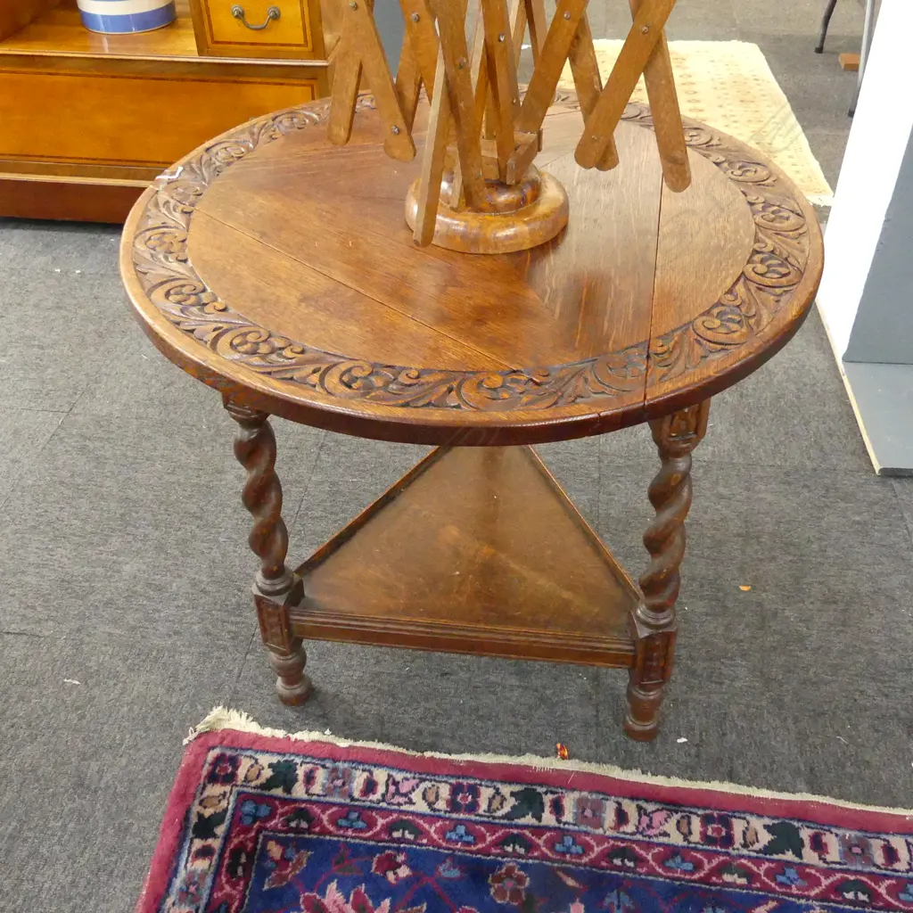 OAK TRIANGULAR DROP SIDE TABLE H.680mm Image 1++