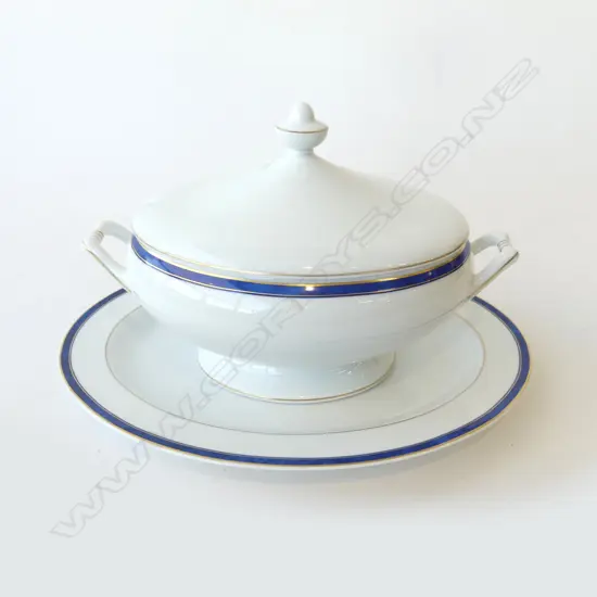 BERNARDAUD LIMOGES 'UNIVERS' PART DINNER SET