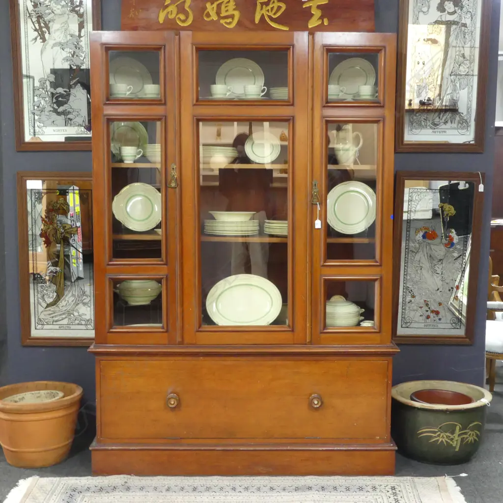 LG GLAZED CABINET 1380x475x1950mm Image 1++