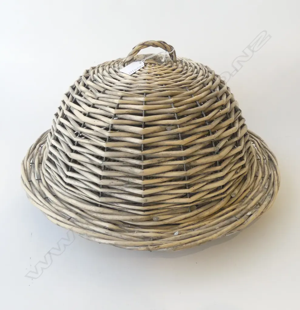 FRENCH WICKER FOOD DOME ON TRAY, D.450MM Image 1++