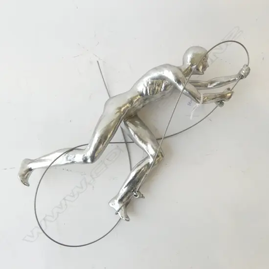 SILVER RESIN CLIMBING MAN H.400mm