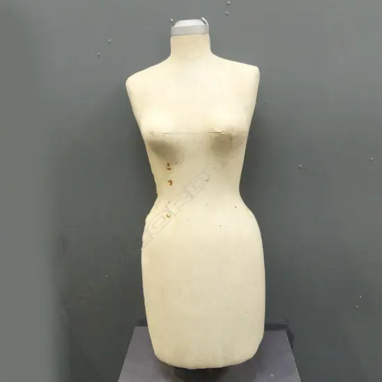 AUSTRALIAN DRESSMAKING MANNEQUIN H.990MM